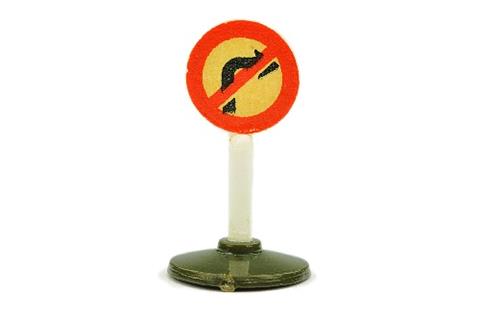 Auslands-Verkehrszeichen "Rechts verboten"