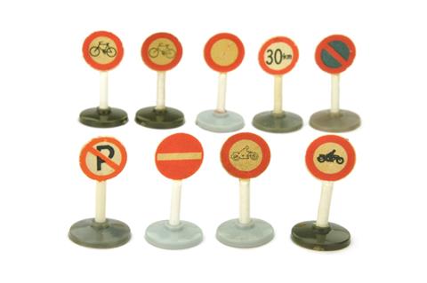 Konvolut 9 Verkehrszeichen (Typ 1)