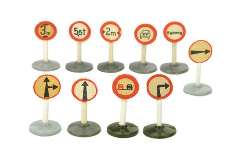 Konvolut 10 Verkehrszeichen (Typ 1)