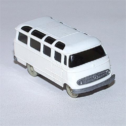 Alter Kleinbus MB L 319, weiß