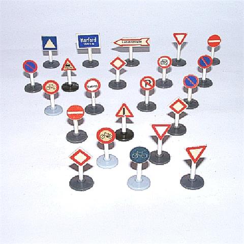 Konvolut 22 Verkehrszeichen (1.Version)