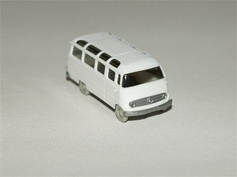 Alter Kleinbus MB L 319, weiß