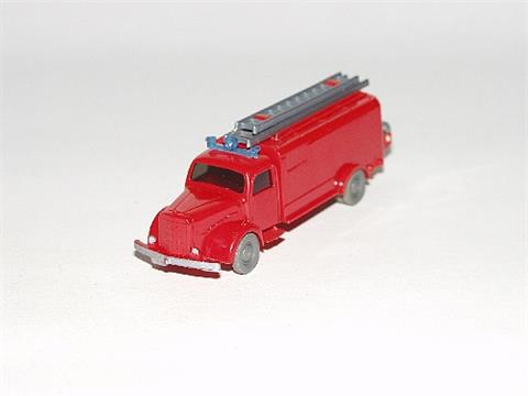 Alter Spritzenwagen MB L 5000, rot