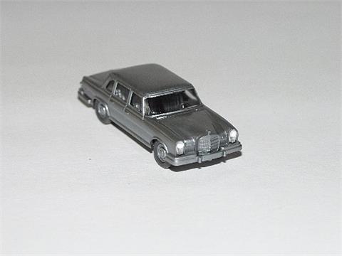 Mercedes 600, silbern