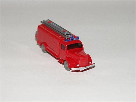 Alter Spritzenwagen MB 5000, rot