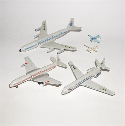 Konvolut 5 Flugzeug-Modelle