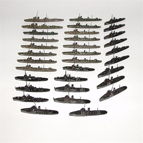 Konvolut 33 kleine Kriegsschiffe