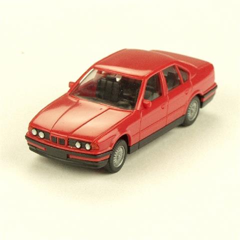 BMW 520i, rot