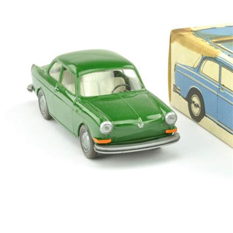 VW 1600 Stufenheck, laubgrün (im Ork)
