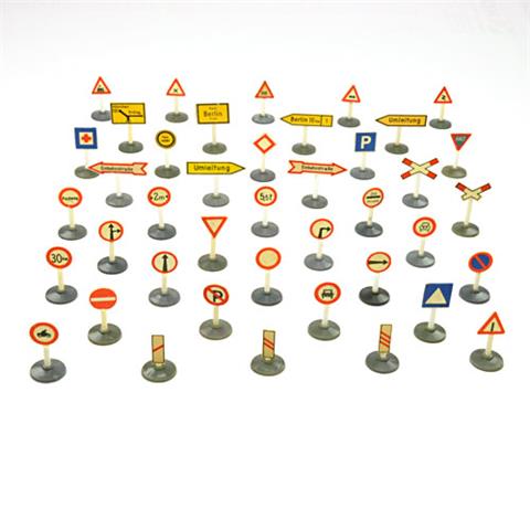 Konvolut 41 Verkehrszeichen (Typ 1, Sockel grau)