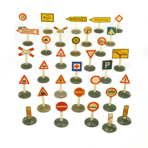 Konvolut 33 Verkehrszeichen (Typ 1)
