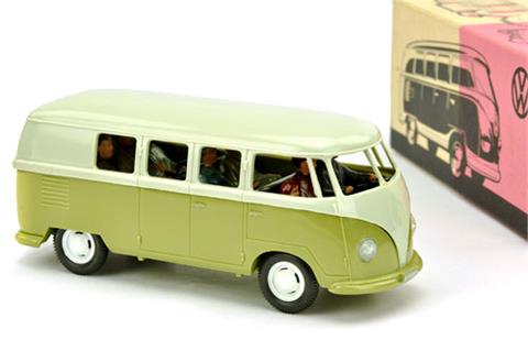 VW Bus (Typ 2), perlweiß/d'-lindgrün (im Ork)