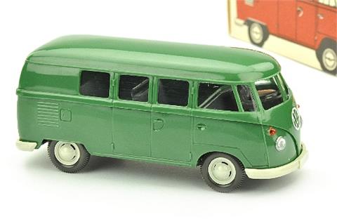 VW Bus (Typ 3), diamantgrün (im Ork)