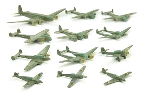 Konvolut 12 deutsche Flugzeuge (Grünlinge)