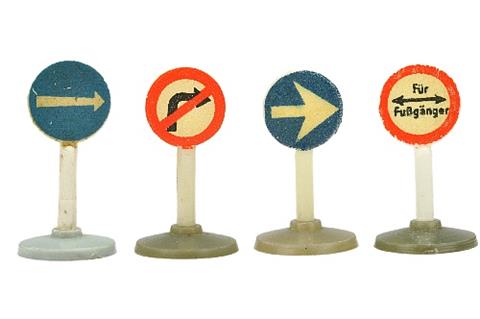 Konvolut 4 Auslands-Verkehrszeichen (Typ 1)