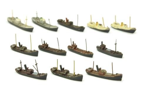 Konvolut 12 kleine Fischereischiffe